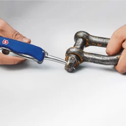 Victorinox Skipper Pro Lockblade Swiss Army Knife -Victorinox Sale Online sa85032mw marlin spike in use 2 x1000 54e3dd0b b93c 4365 a948 cc914f4eb6d8