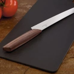 Swiss Modern 8.5" Curved Bread Knife By Victorinox -Victorinox Sale Online vf6907022w closeup x1000 1